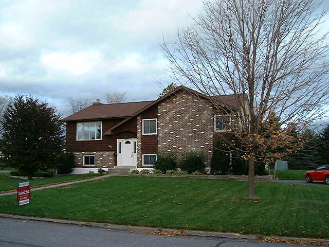 summer house.jpg (163254 bytes)
