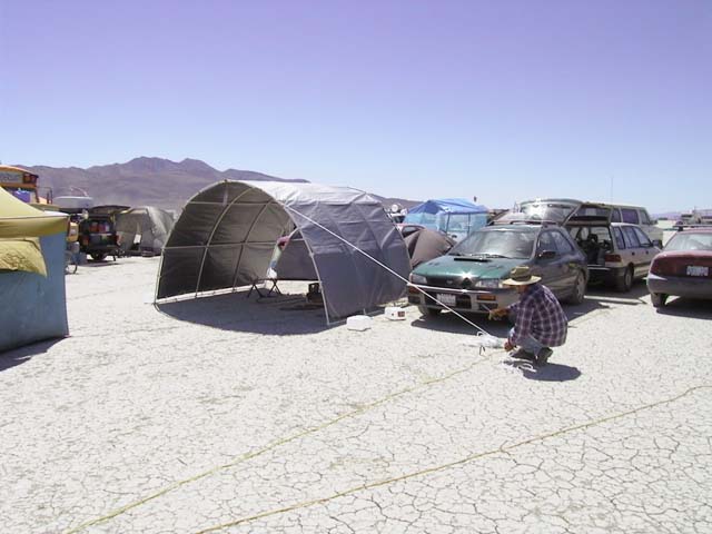 image/aut_0613.jpg, 48.5K, Kevin finishing off the shade structure.